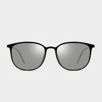 Light polarized sunglasses